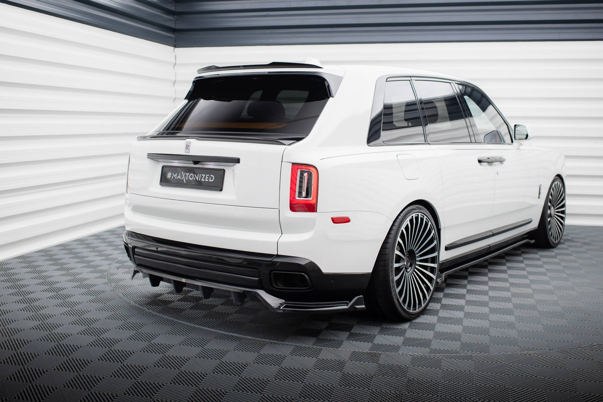 Sarja jakajamerkki Rolls Royce Cullinan