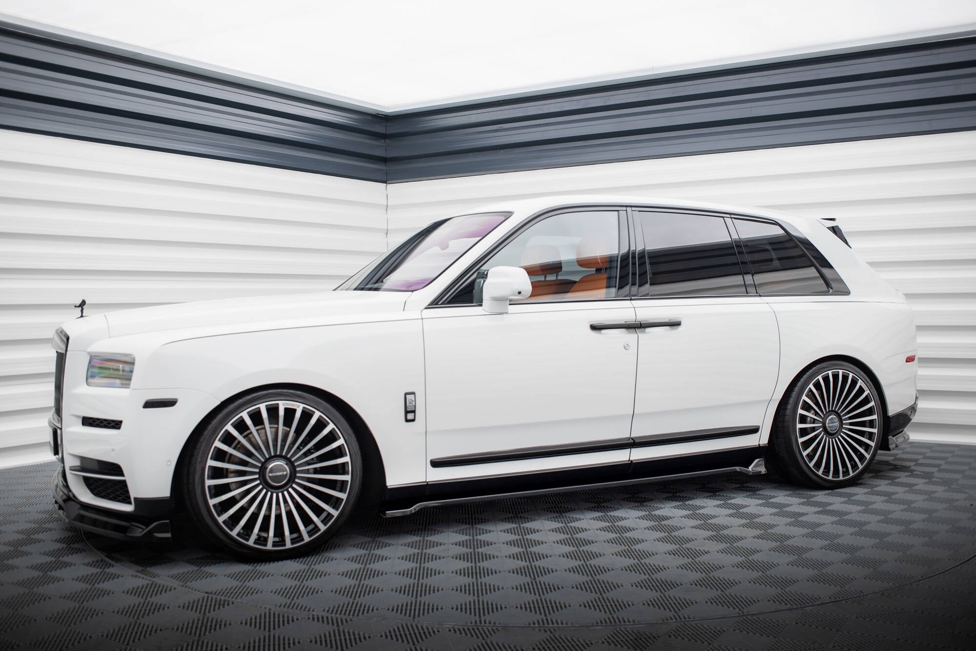 Sarja jakajamerkki Rolls Royce Cullinan