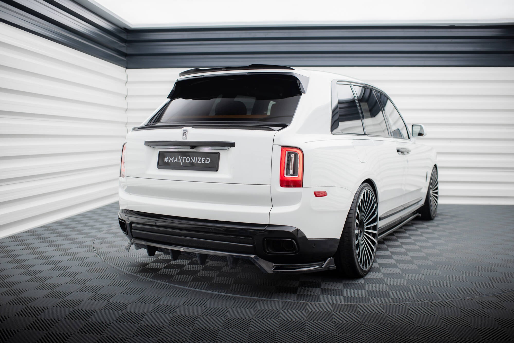 Sarja jakajamerkki Rolls Royce Cullinan