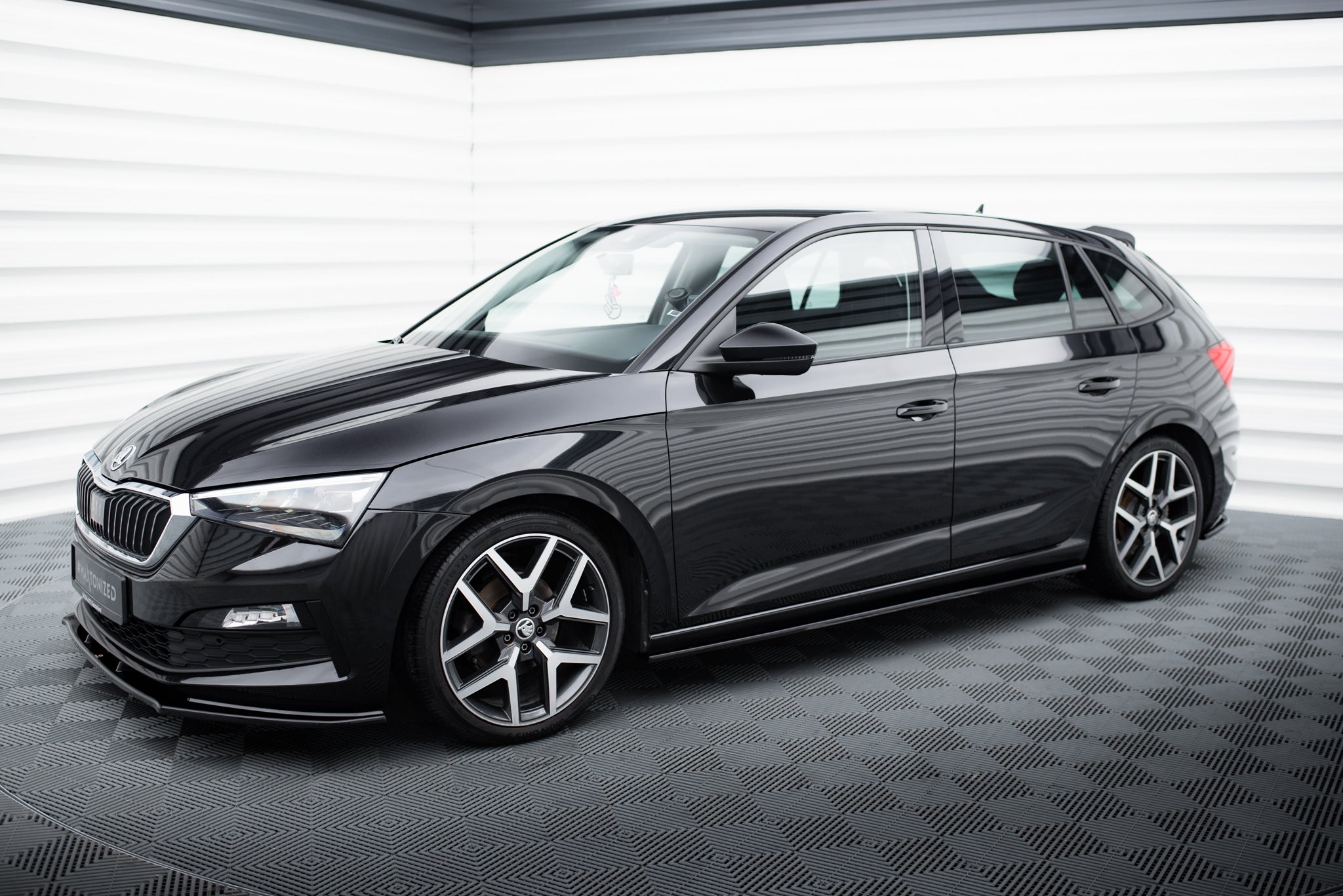 Skoda Scala mk1:n splitterisarja