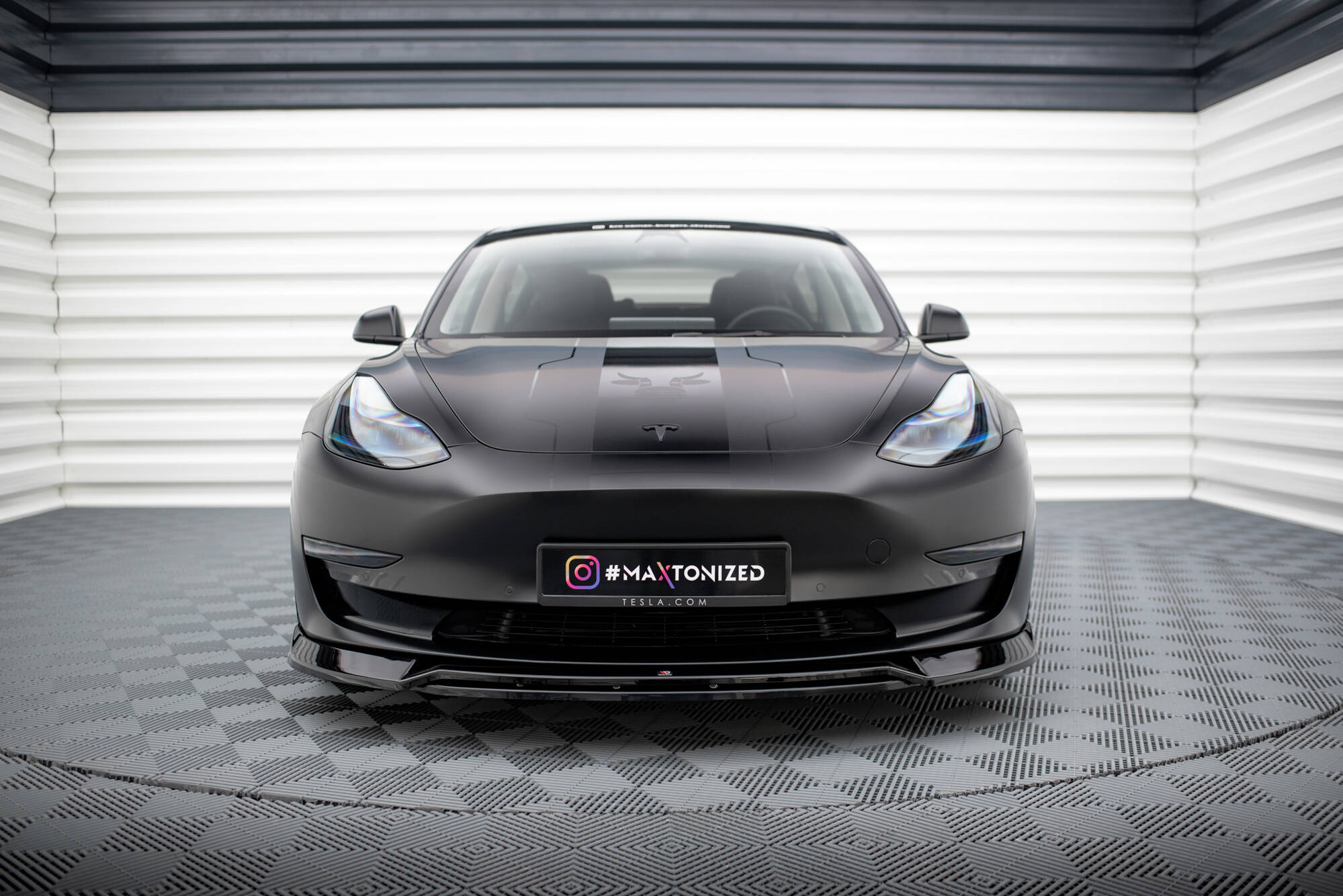 Sarja Splitters Tesla -malli 3