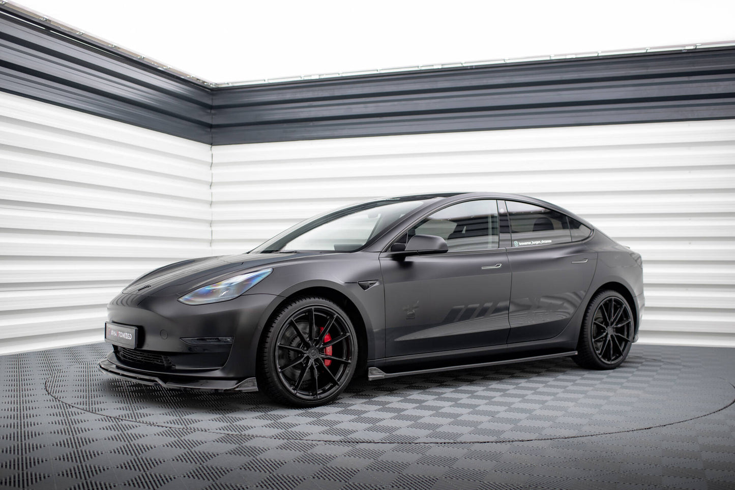 Sarja Splitters Tesla -malli 3