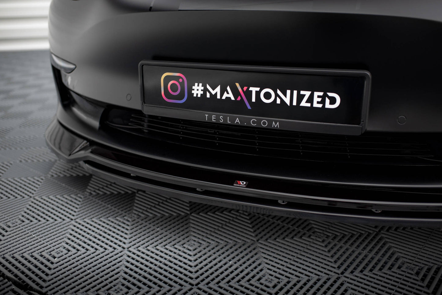 Sarja Splitters Tesla -malli 3