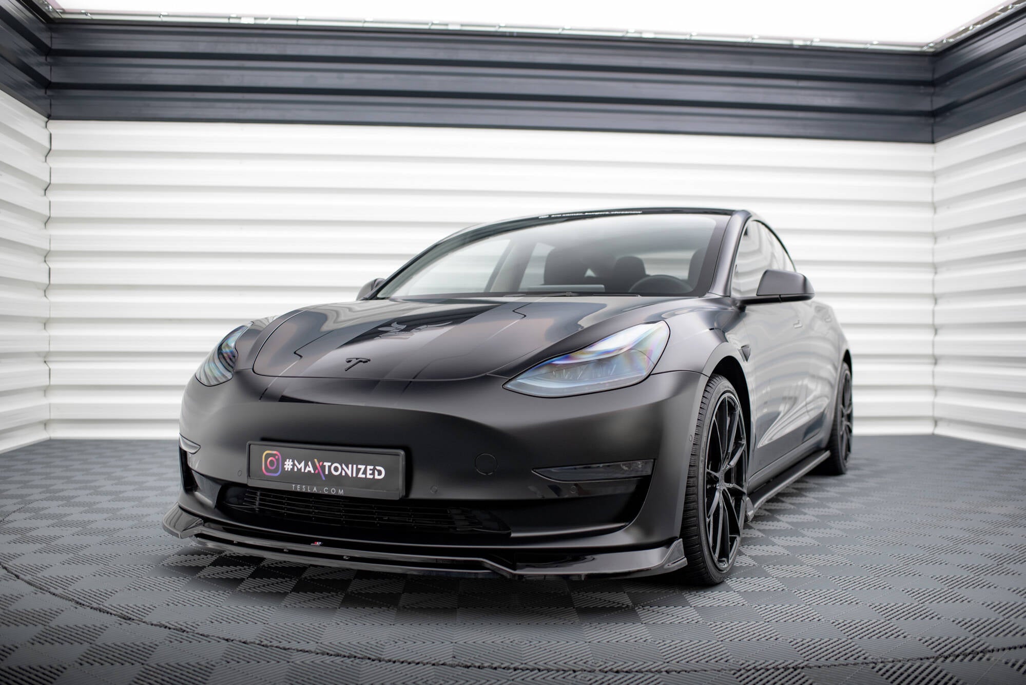 Sarja Splitters Tesla -malli 3
