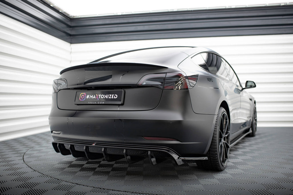 Sarja Splitters Tesla -malli 3