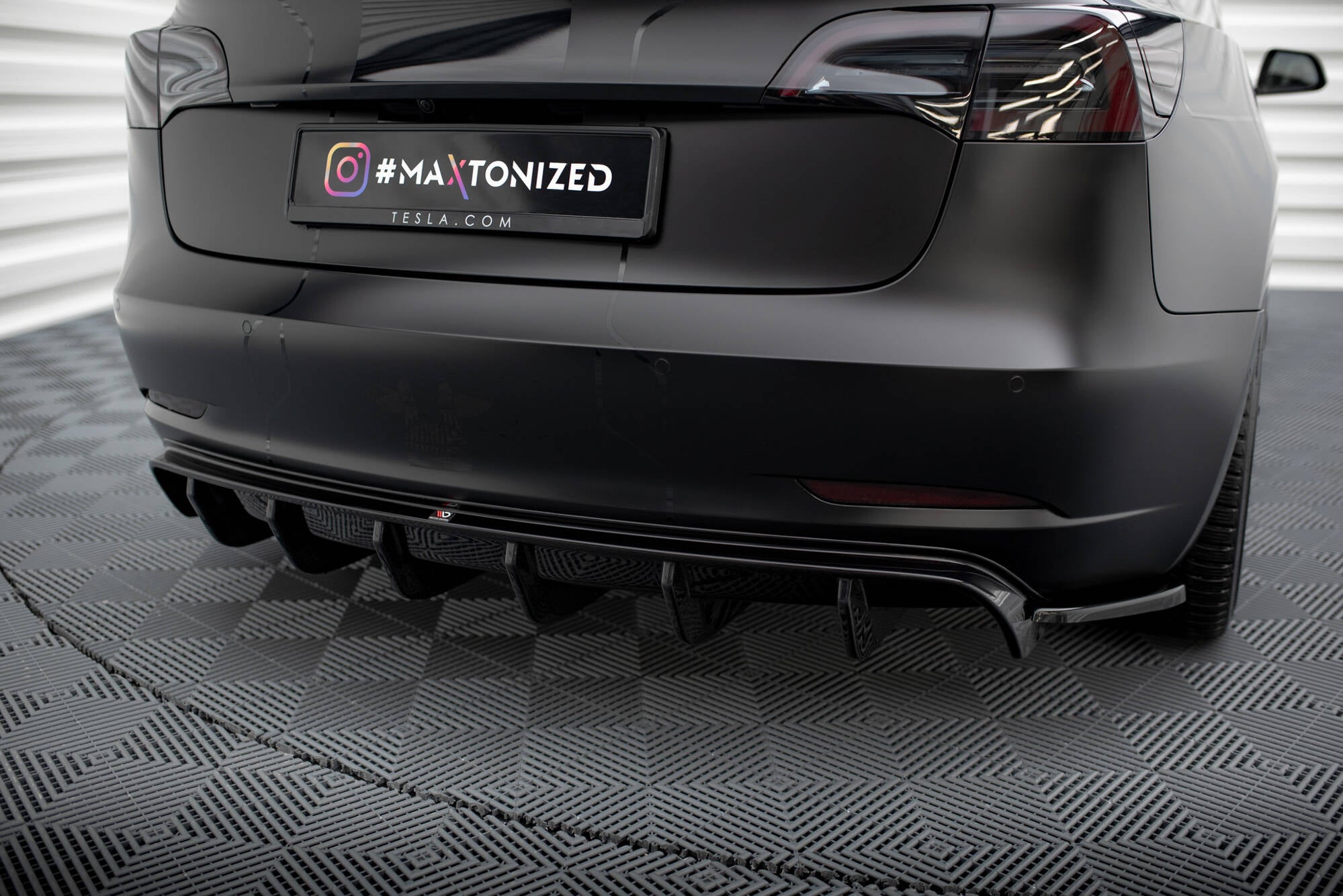 Sarja Splitters Tesla -malli 3