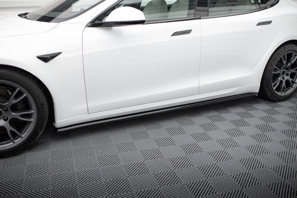 Sarja Splitters Tesla -mallin Plaid MK1 -kasvojenkorotus