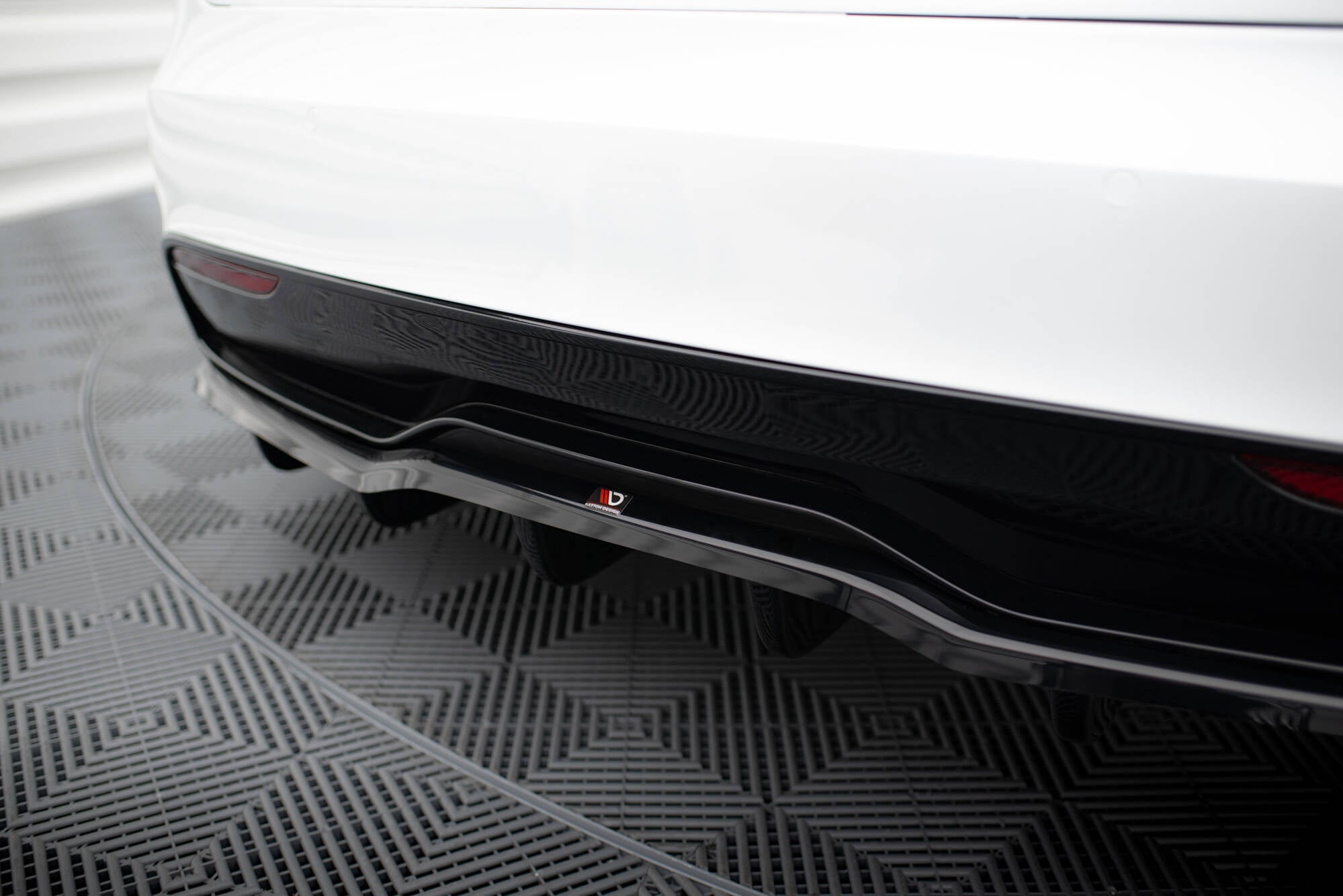 Sarja Splitters Tesla -mallin Plaid MK1 -kasvojenkorotus