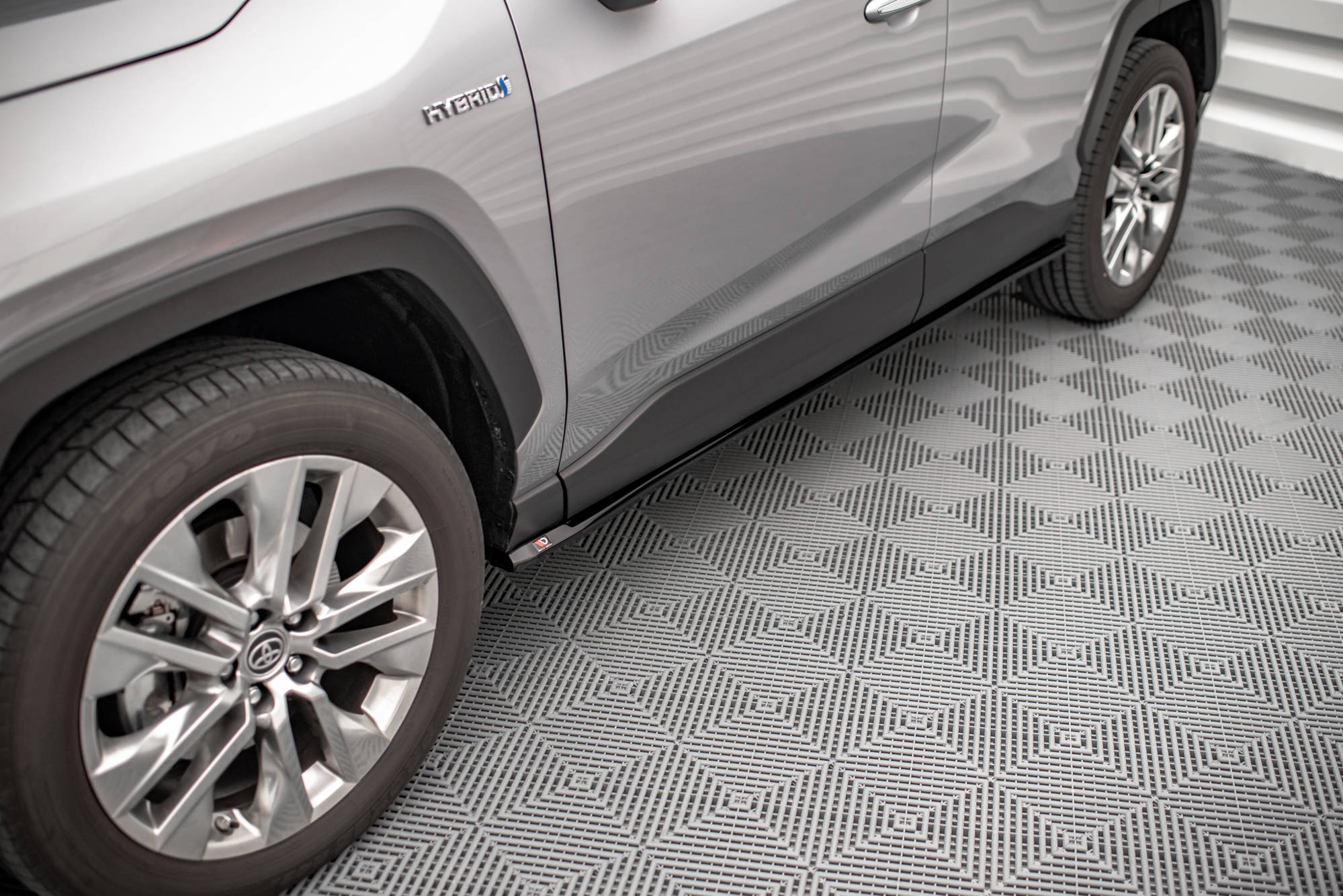 Set of splitters toyota rav4 mk5