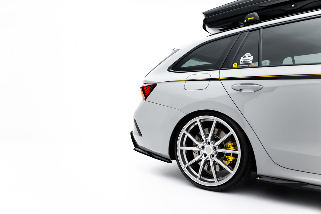 Skoda Octavia RS Combi MK4 -splitterisarja v.1