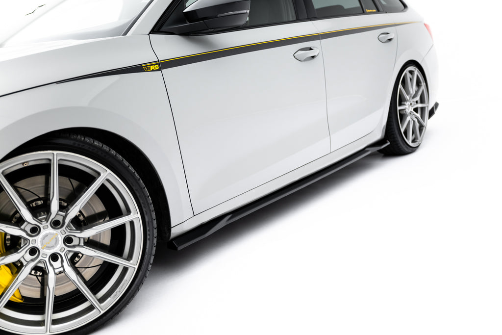 Skoda Octavia RS Combi MK4 -splitterisarja v.1