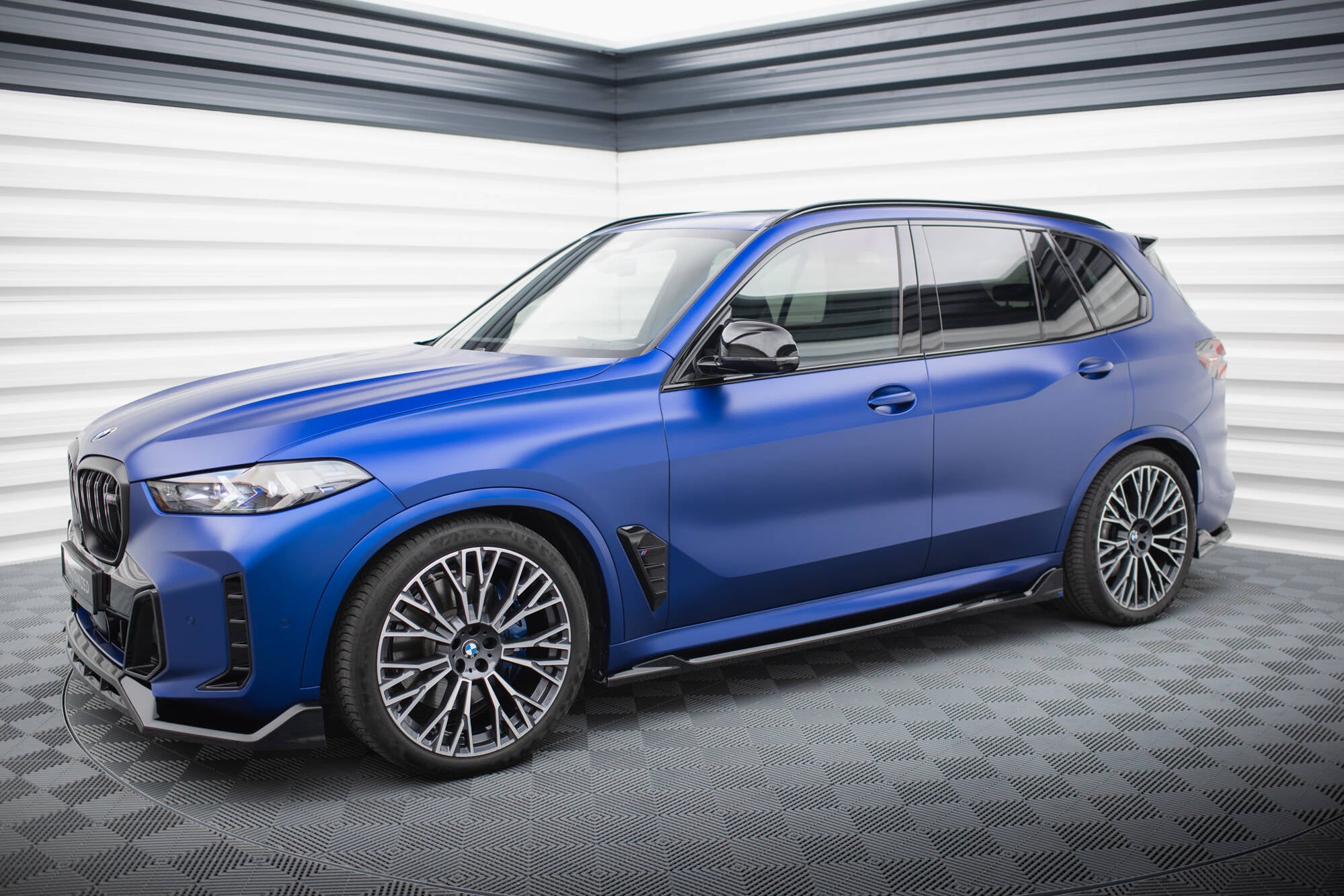 Sarja jakautujista V.2 BMW X5 M-PACK G05 FaceLift