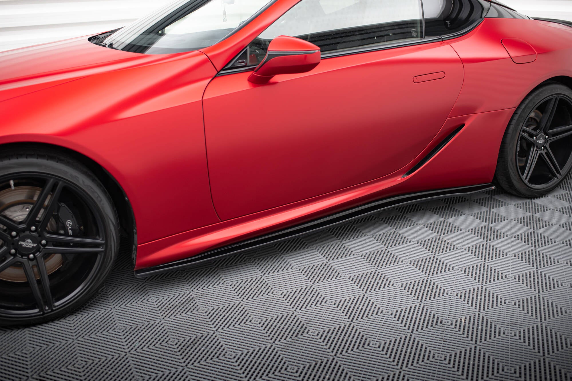 Sarja jakautujia v.2 Lexus LC