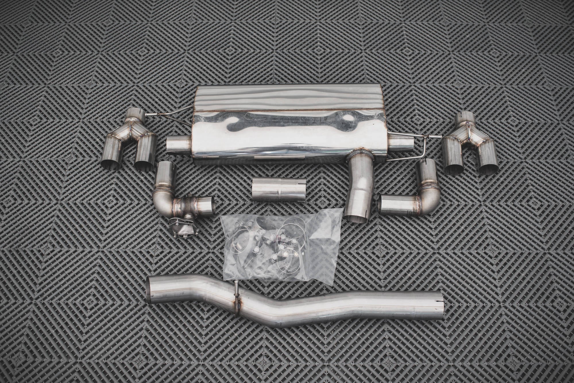Sarja jakautujista V.3 BMW M135i F40