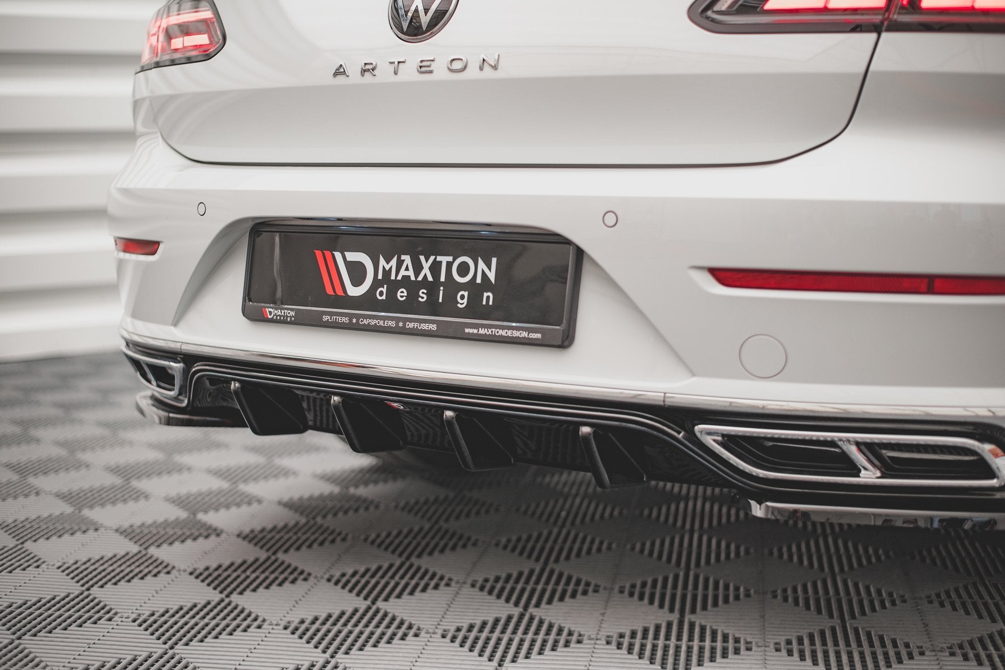 Sarja jakautujia Volkswagen Arteon R-Line-kasvojenkorotus