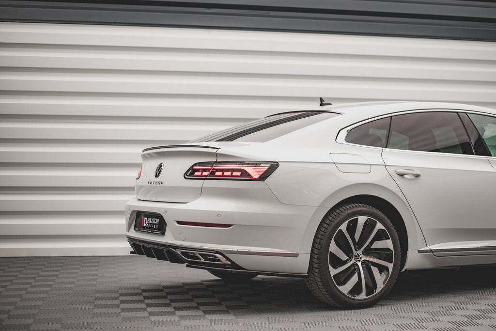 Sarja jakautujia Volkswagen Arteon R-Line-kasvojenkorotus