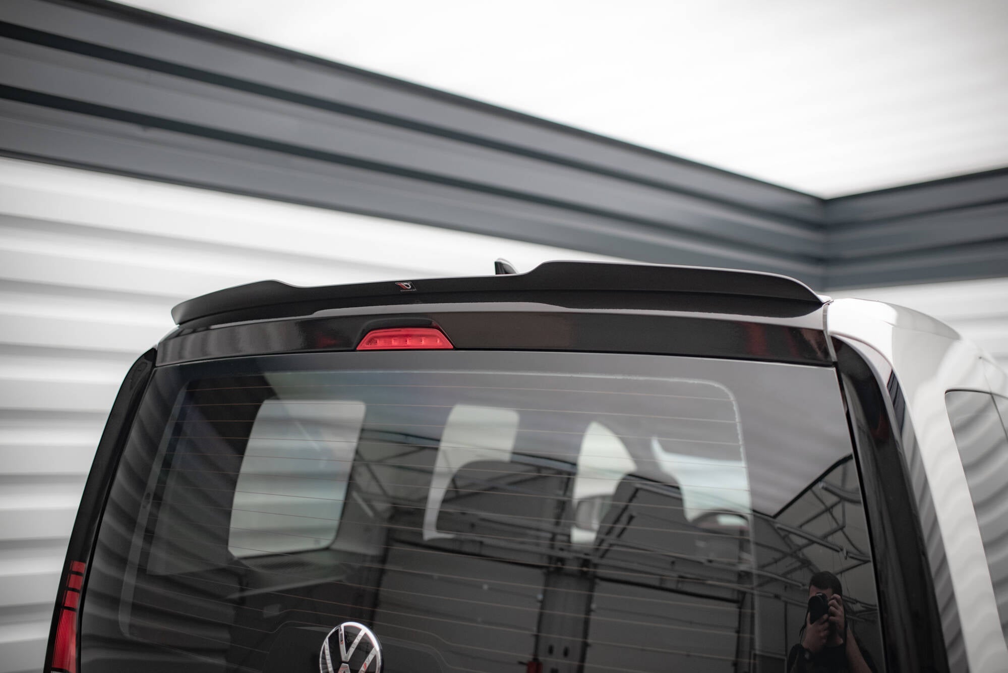 Sarja jakautujia Volkswagen Caddy MK5