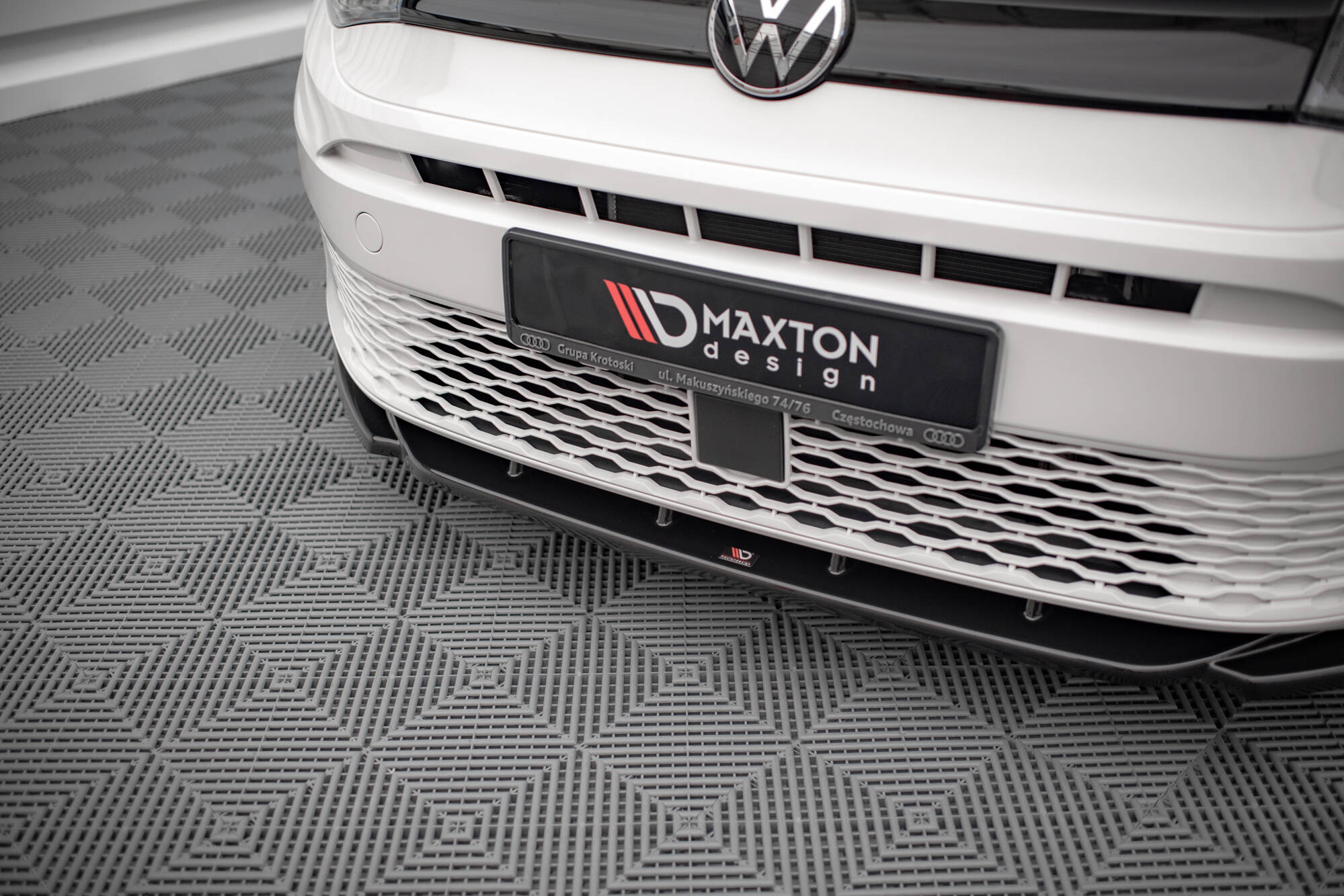 Sarja jakautujia Volkswagen Caddy MK5