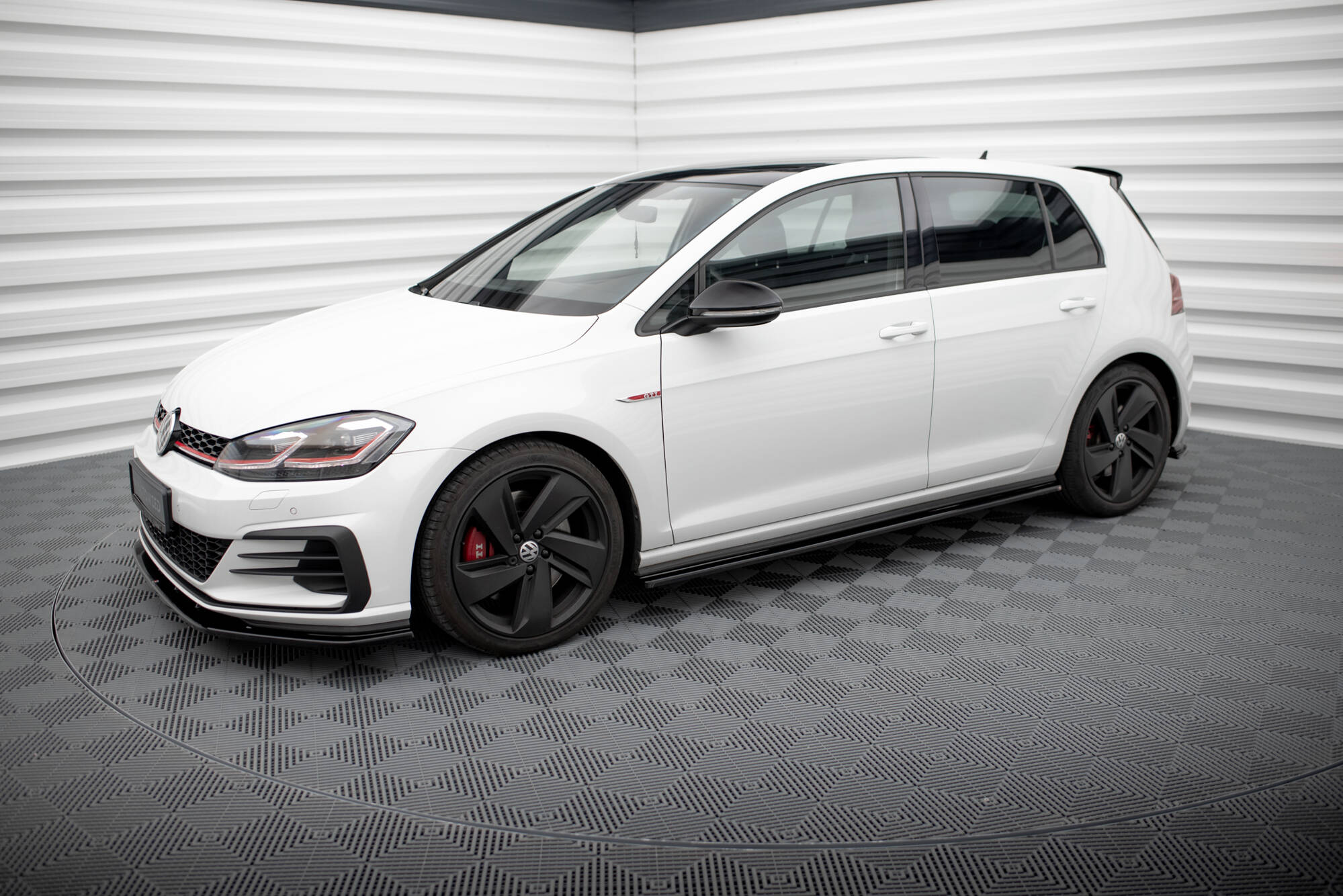 Volkswagen Golf GTI mk7 faceliftin splitterisarja