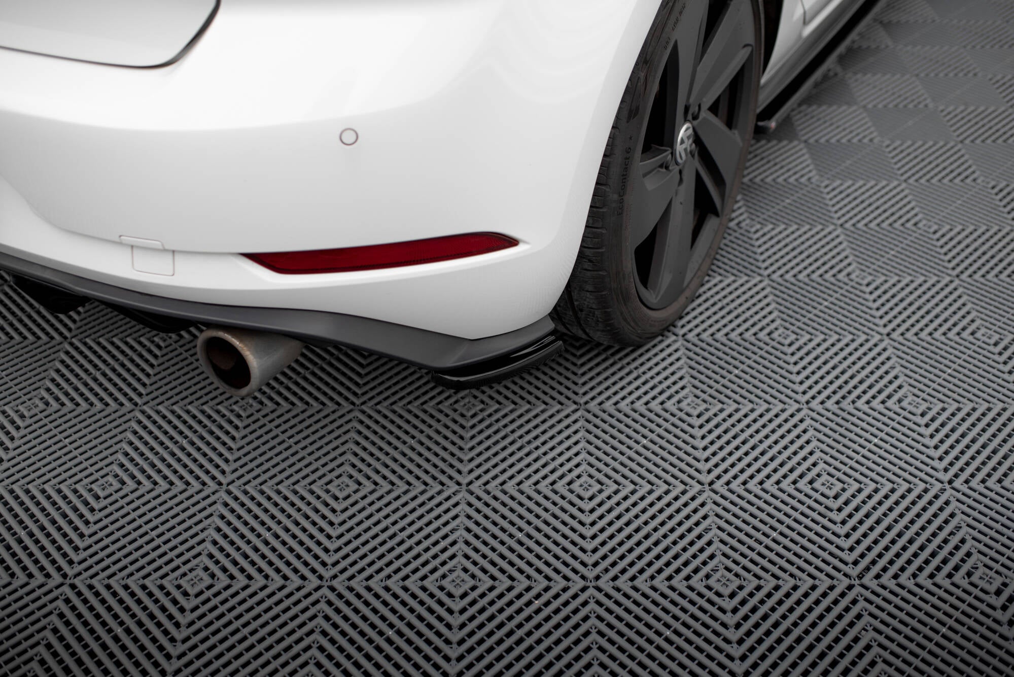 Volkswagen Golf GTI mk7 faceliftin splitterisarja