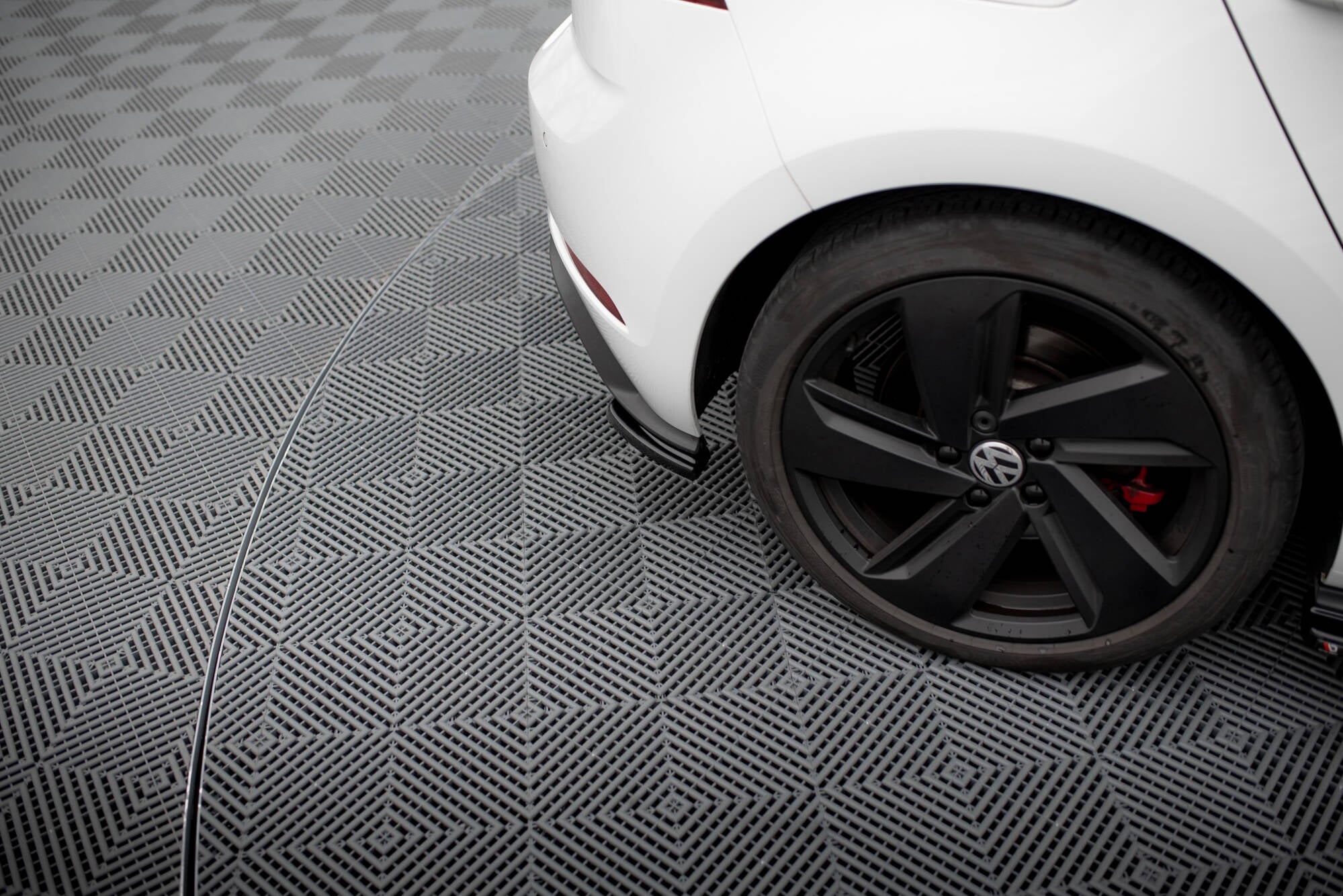 Volkswagen Golf GTI mk7 faceliftin splitterisarja