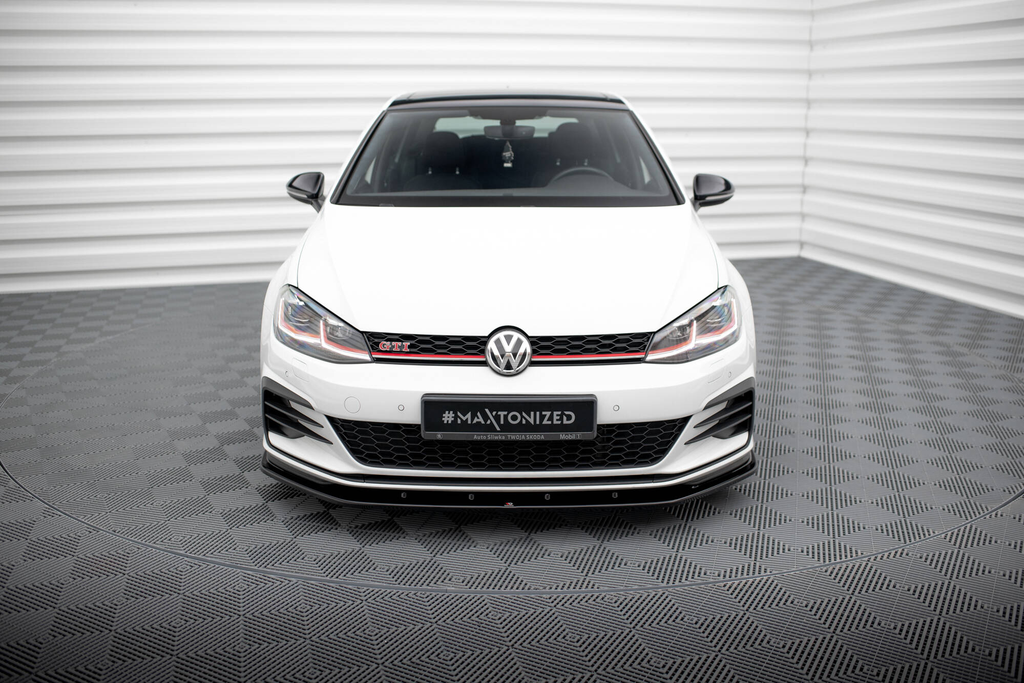 Volkswagen Golf GTI mk7 faceliftin splitterisarja