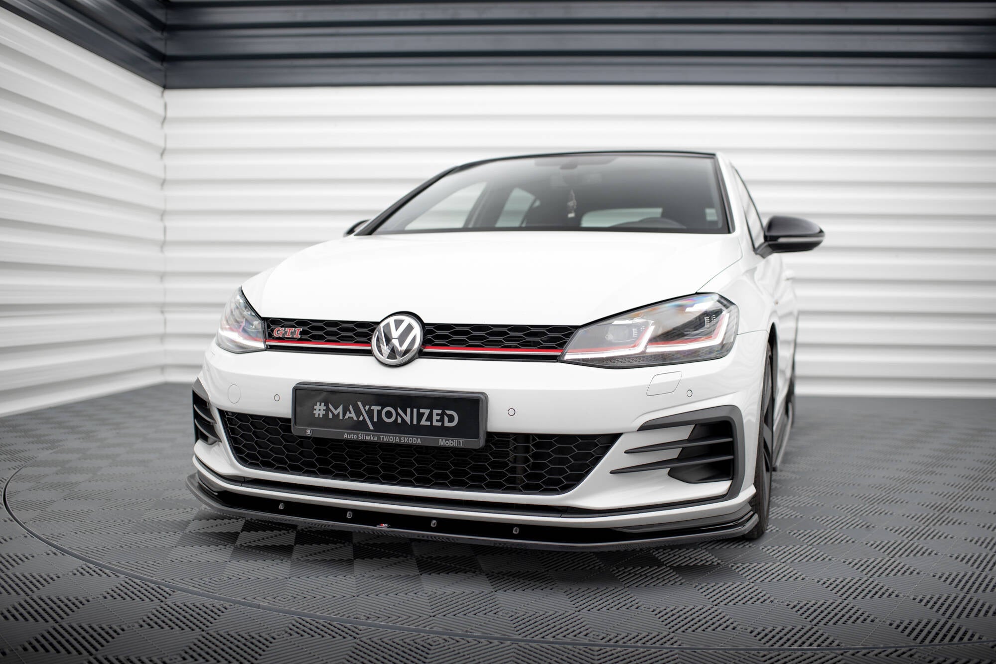 Volkswagen Golf GTI mk7 faceliftin splitterisarja