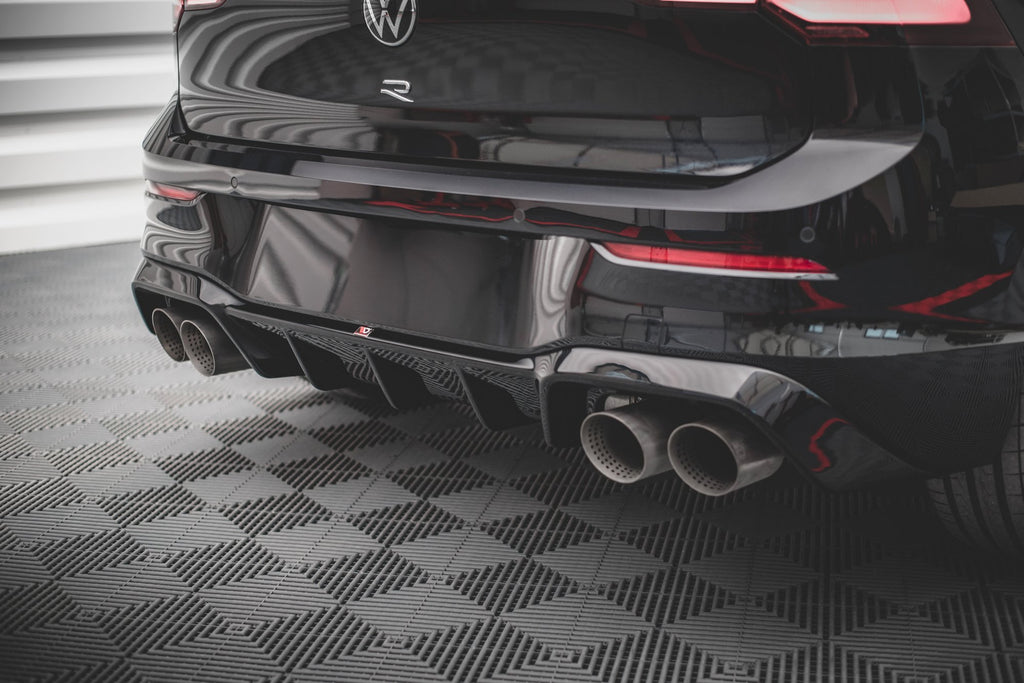 Sarja jakautujia Volkswagen Golf R MK8