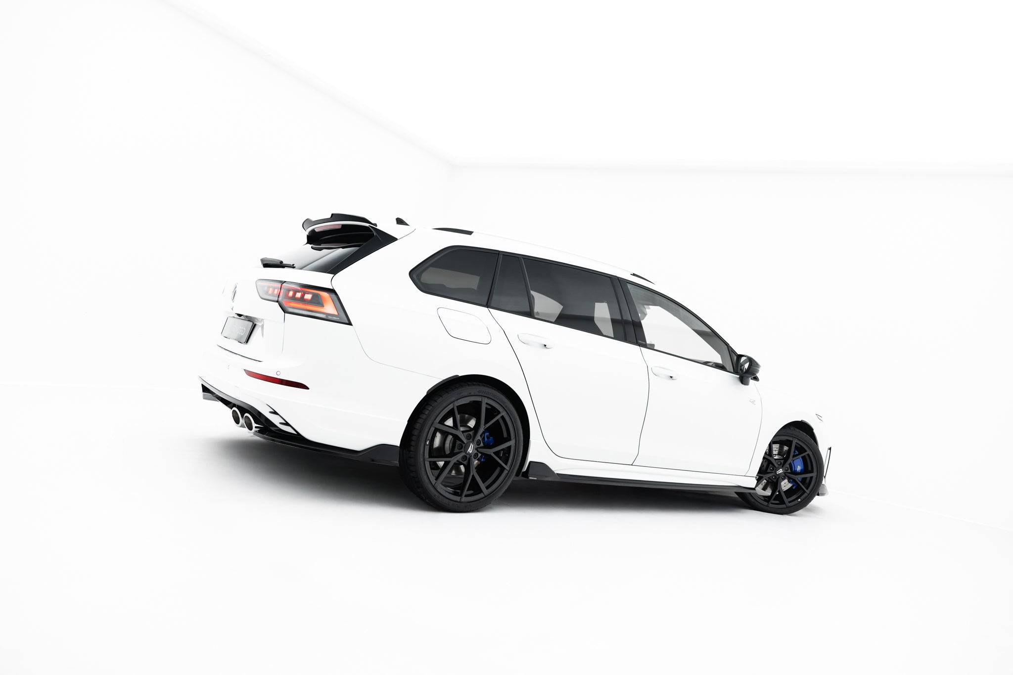 Volkswagen Golf R Variant mk8 faceliftin splitterisarja