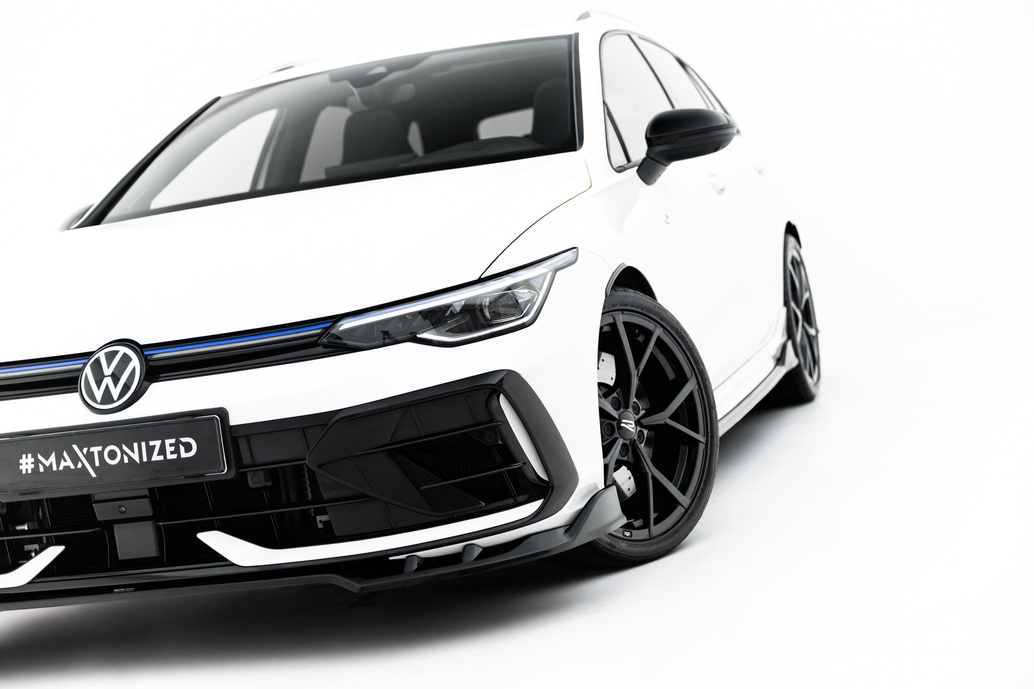 Volkswagen Golf R Variant mk8 faceliftin splitterisarja