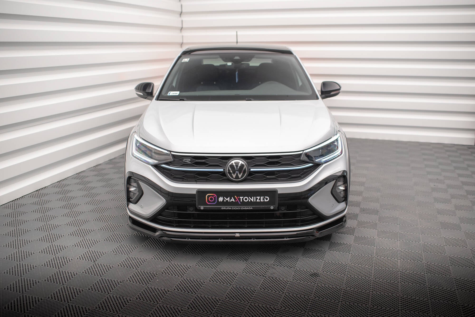 Sarja jakajaryhmä Volkswagen Taigo R-Line MK1