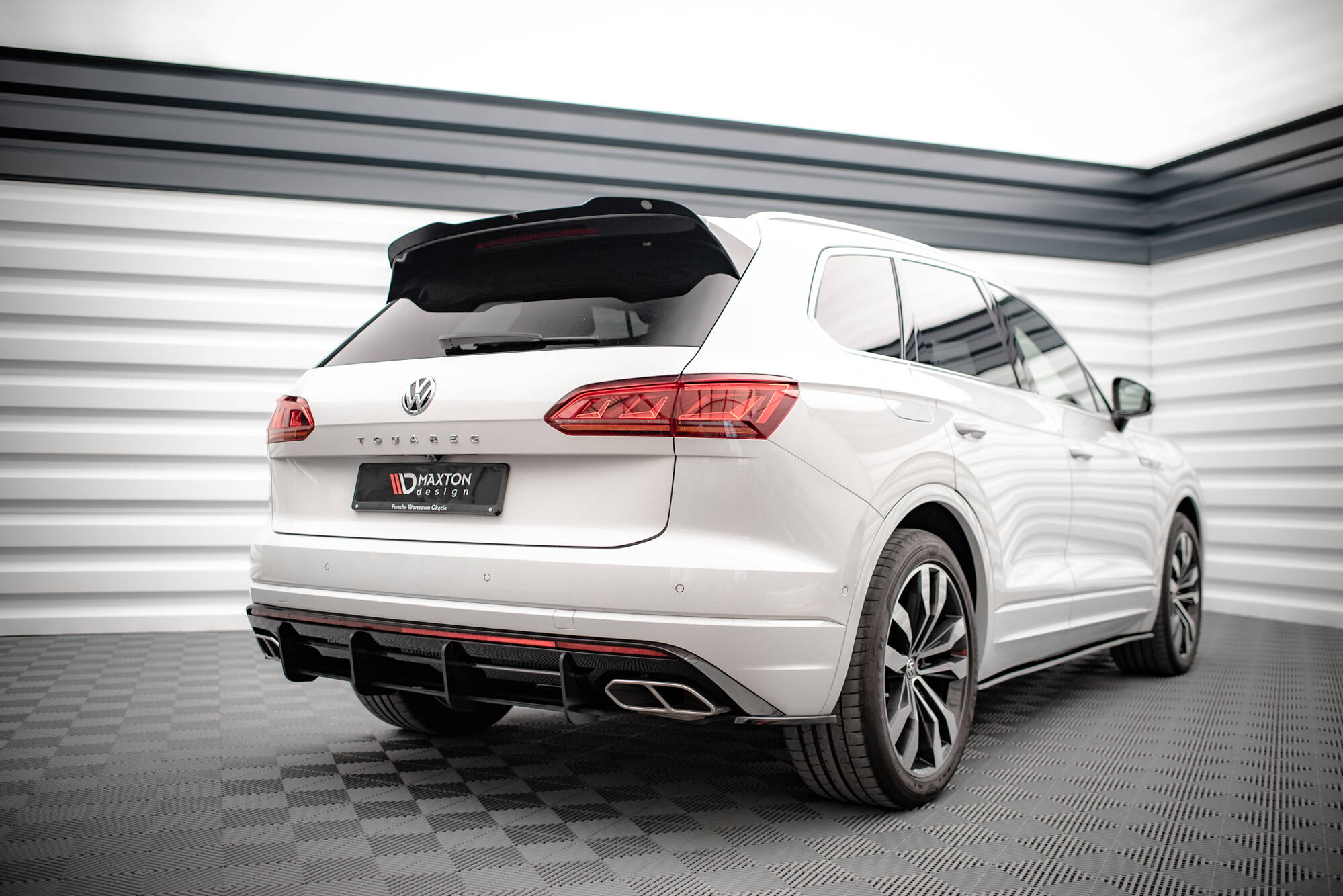 Jakopalkkisarja Volkswagen Touareg R-Line mk3