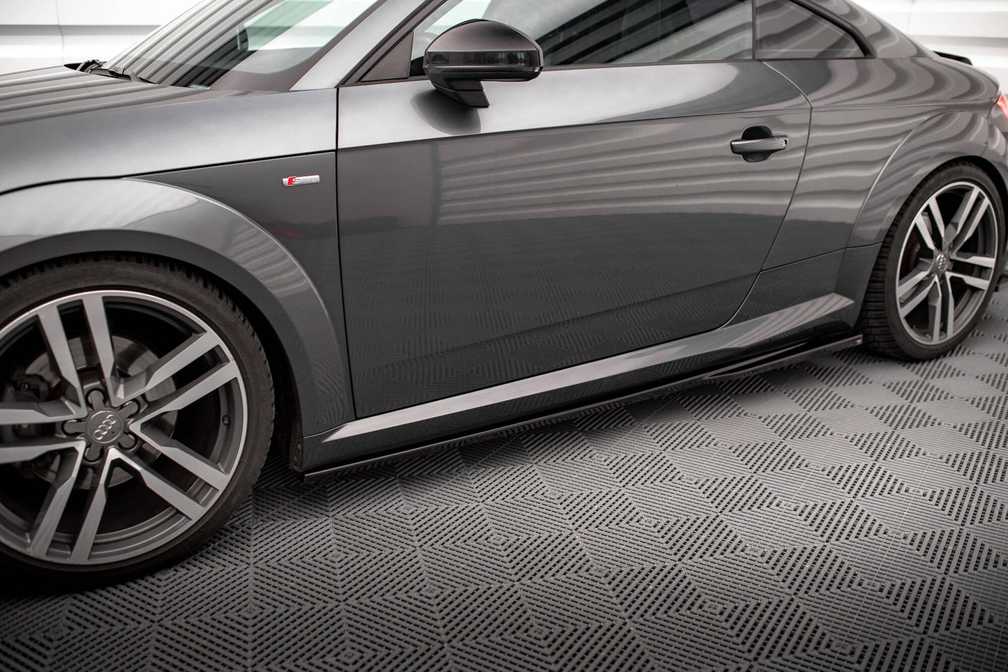 Side skirts diffusers audi tt s-line 8s