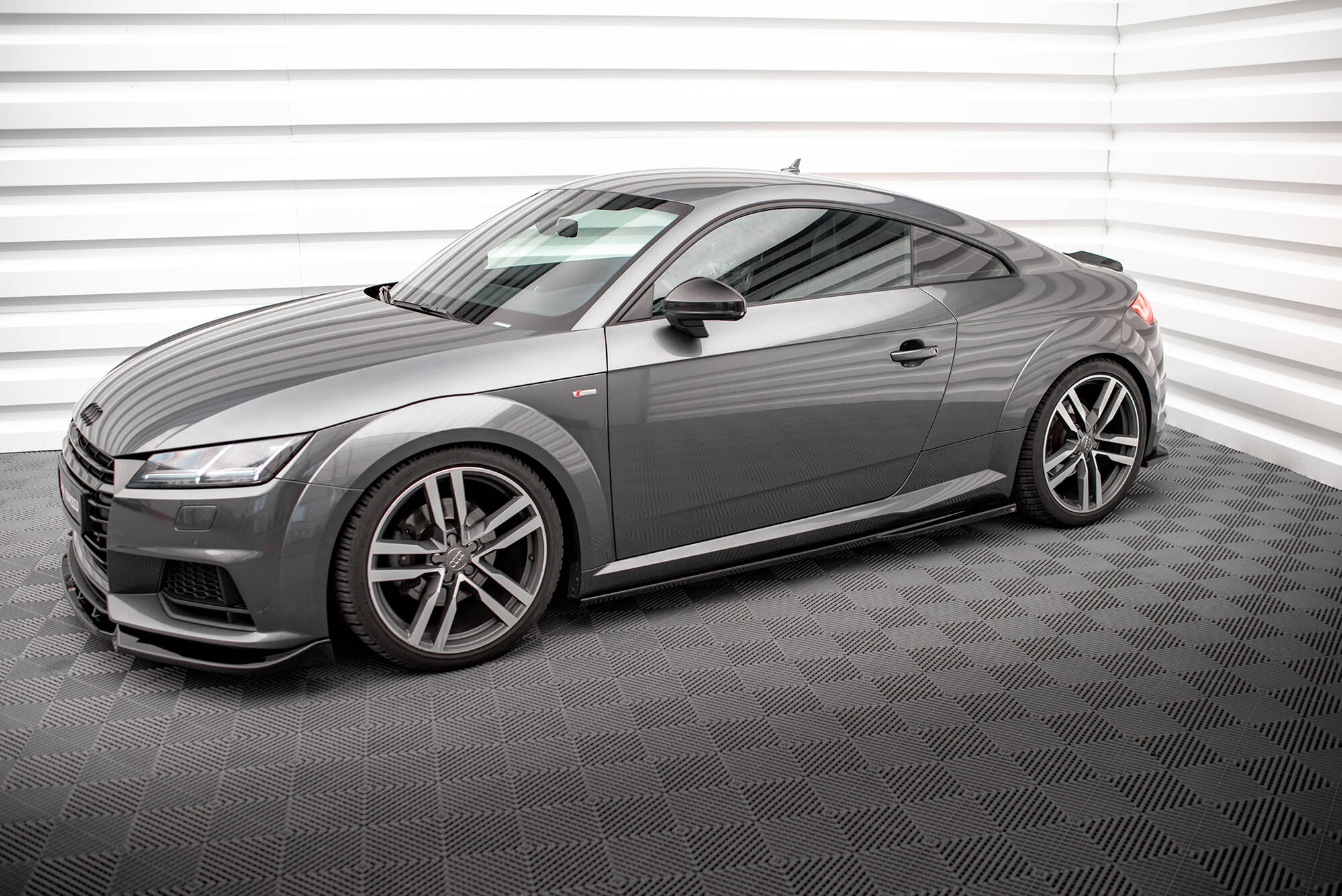 Sivuhameet hajottimet audi tt s-line 8s