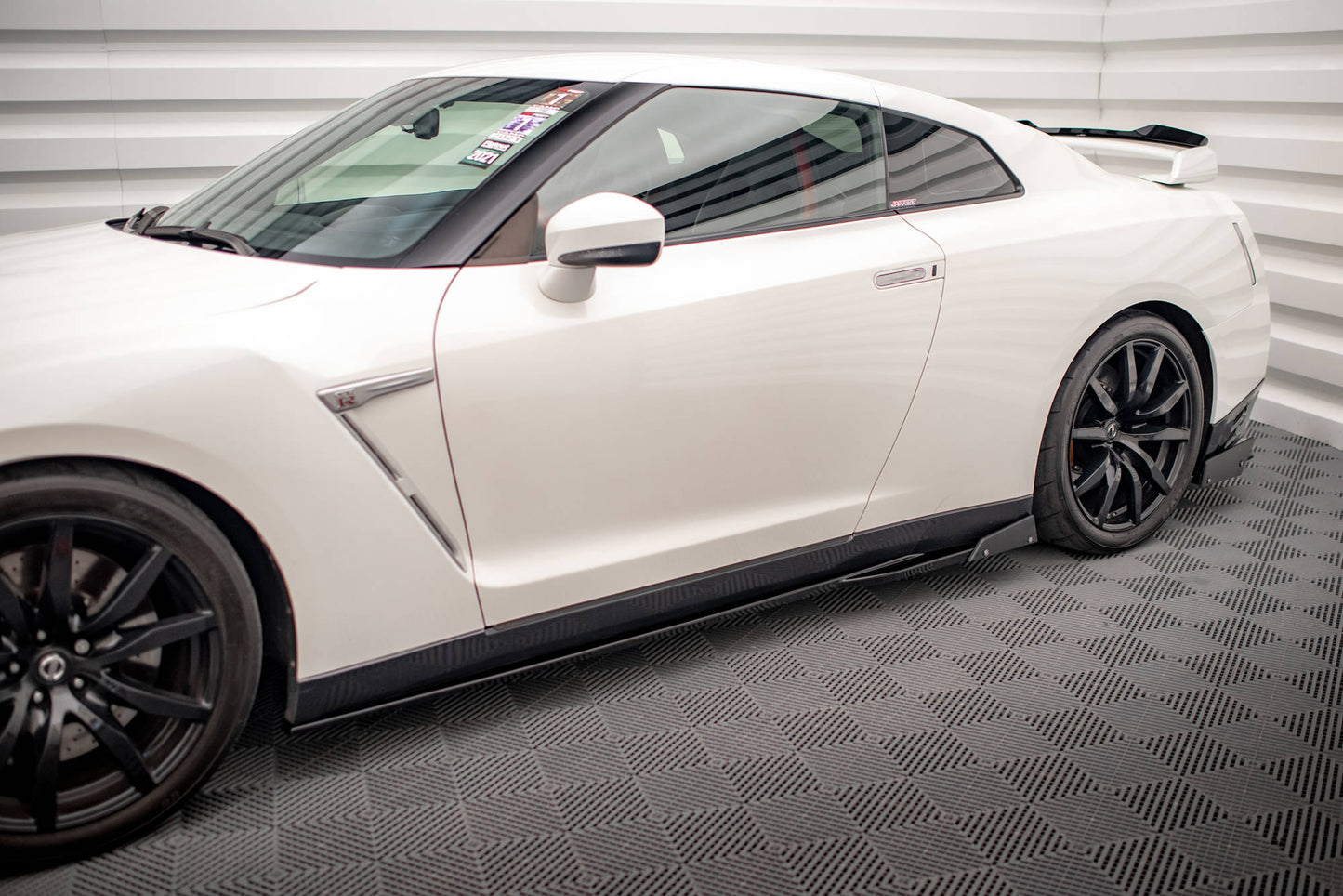 Side skirts diffusers + flaps nissan gtr r35 facelift