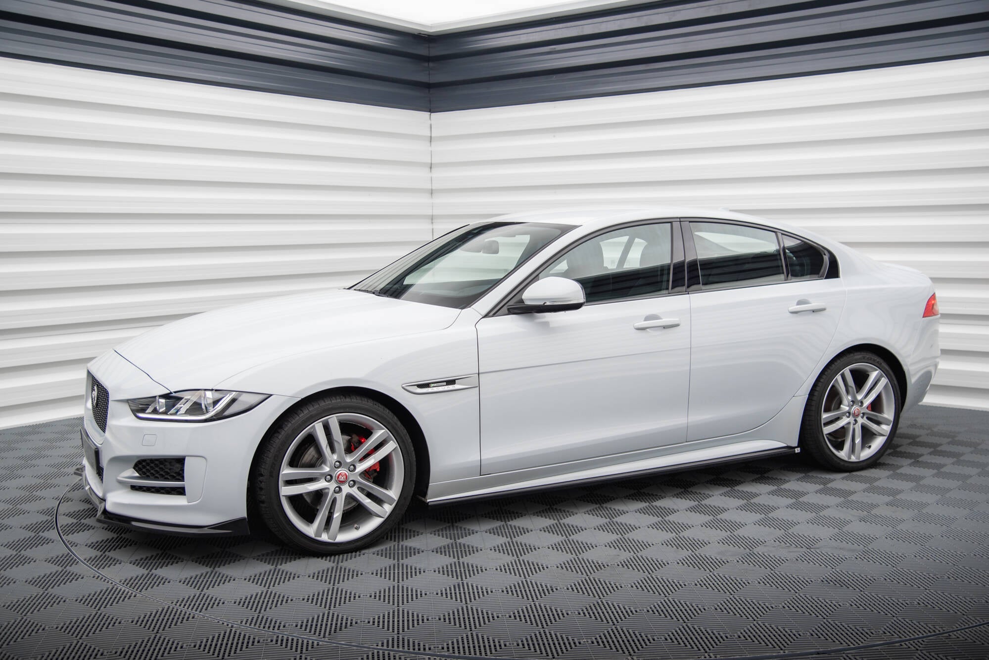 Side skirts diffusers jaguar xe r-sport x760