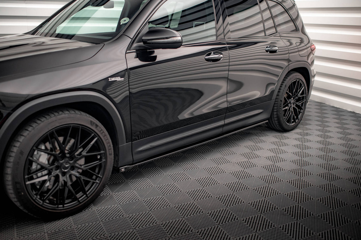 Side skirts diffusers mercedes-amg glb 35 x247