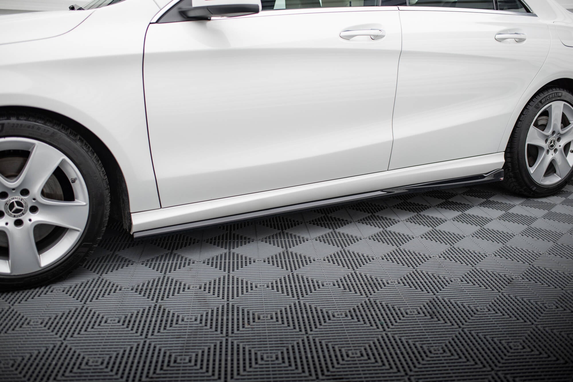 Sivuhameet hajottimet Mercedes-Benz CLA C117 Facelift