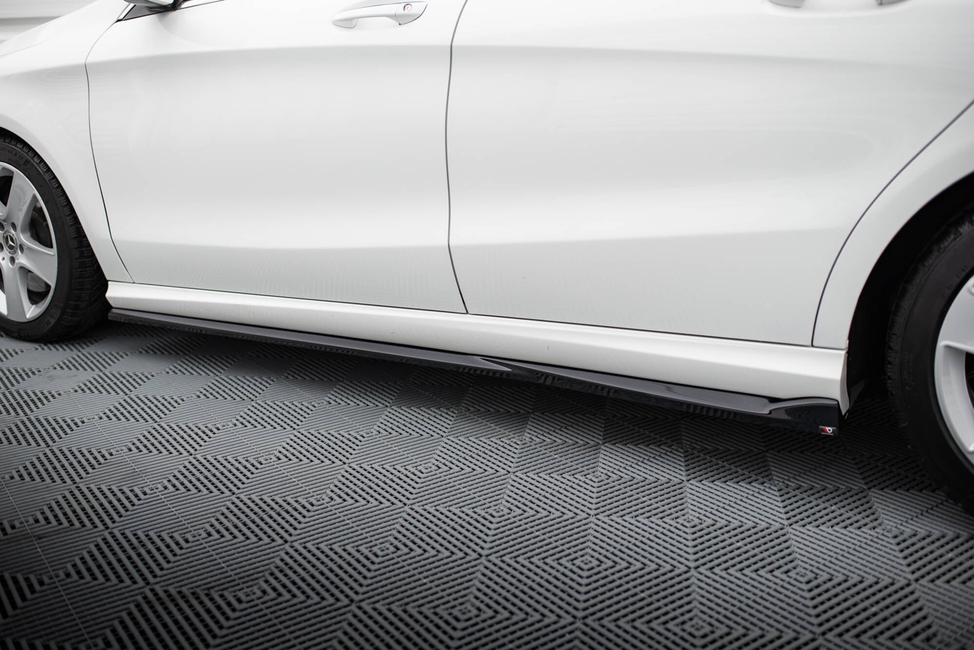 Sivuhameet hajottimet Mercedes-Benz CLA C117 Facelift