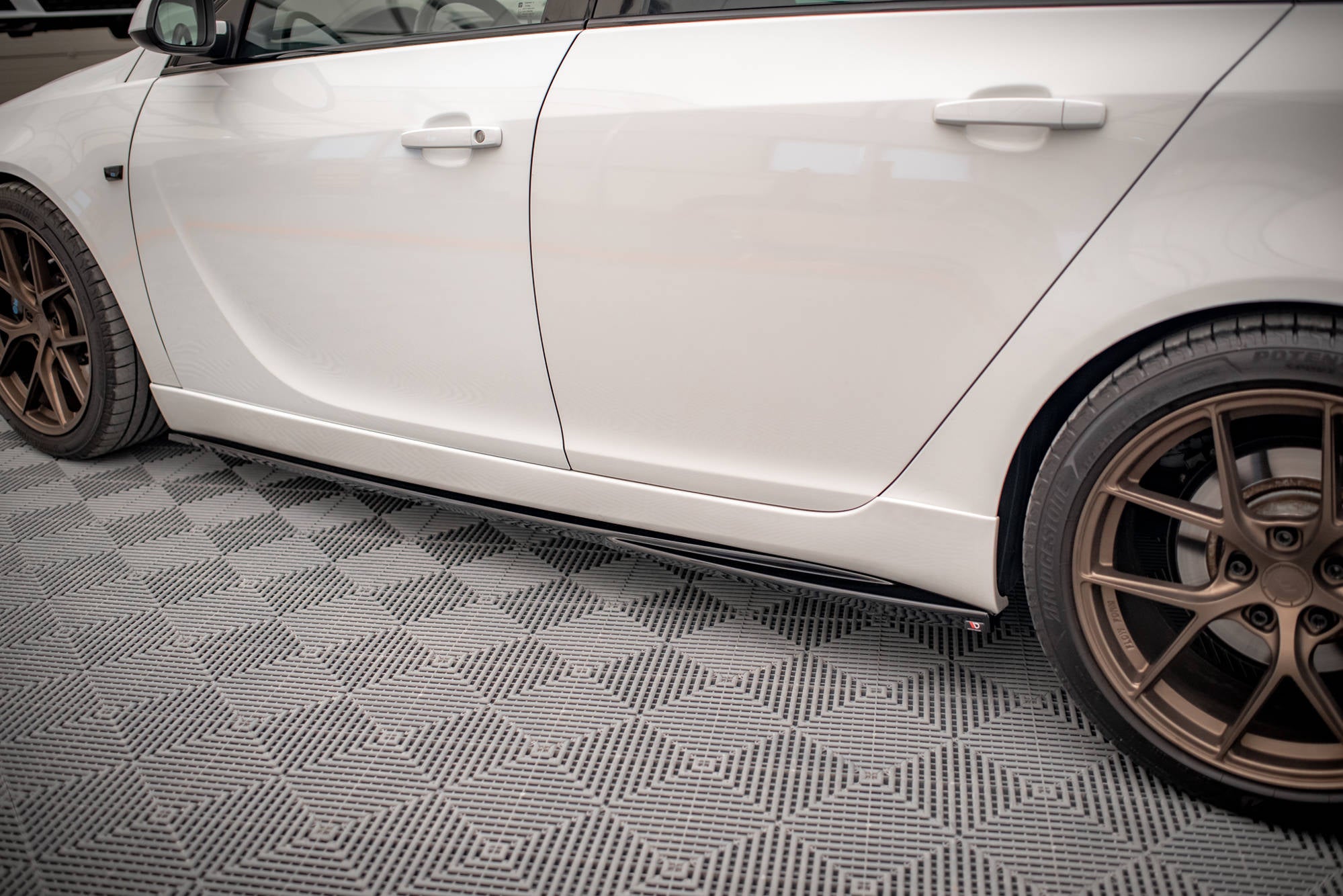Sivuhameet hajottimet opel insignia mk. 1 OPC