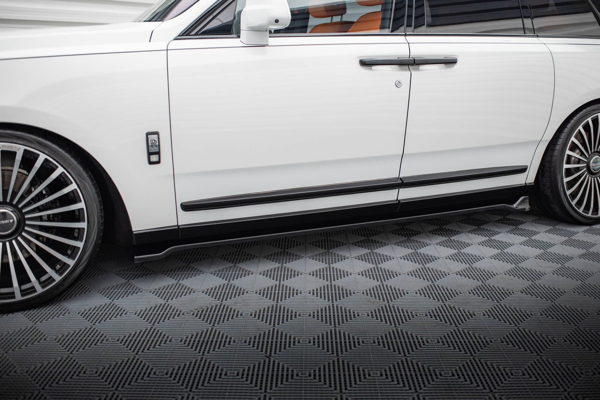 Sivuhameet hajottimet Rolls Royce Cullinan
