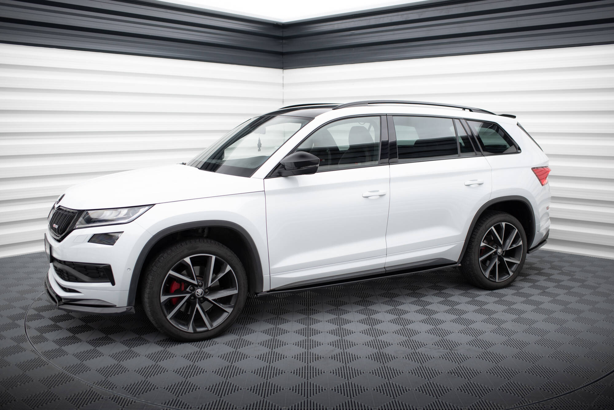 Sivuhameet hajottimet Skoda Kodiaq Sportline / RS MK1 / MK1 kasvojenkorotus