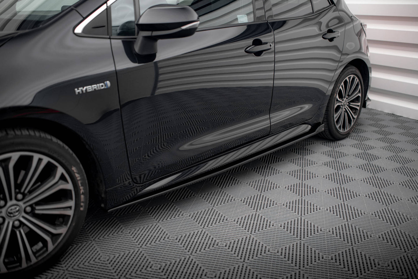 Side skirts diffusers toyota corolla xii hatchback