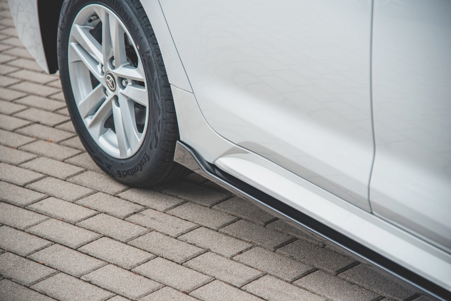 Side skirts diffusers toyota corolla xii touring sports