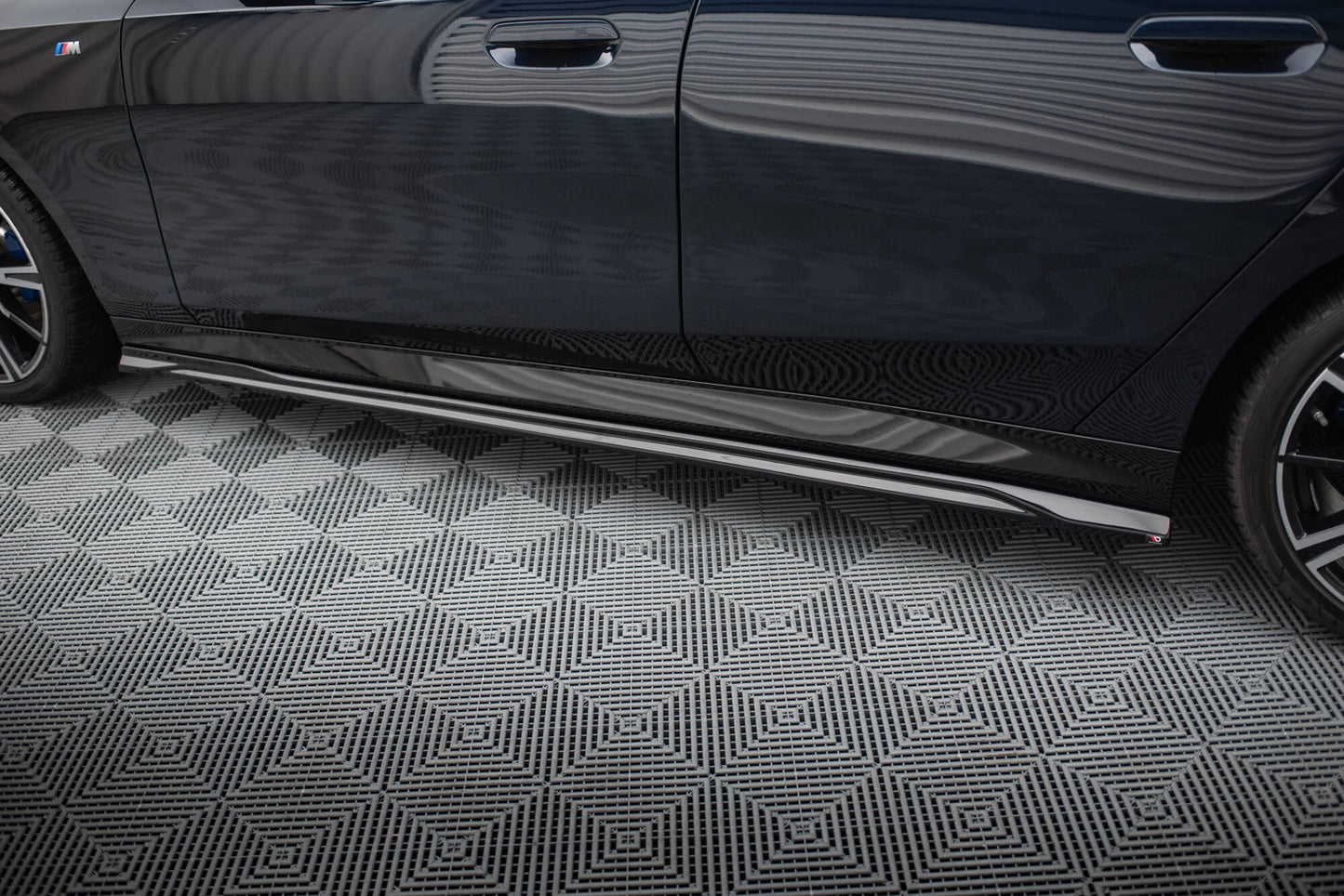 Side skirts diffusers v.1 bmw 5 m-pack g60