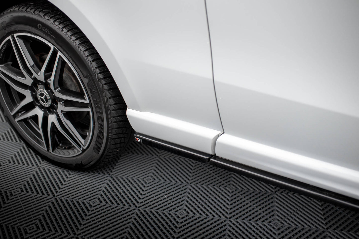 Side skirts diffusers v.1 mercedes-benz v-class extra long amg-line w447