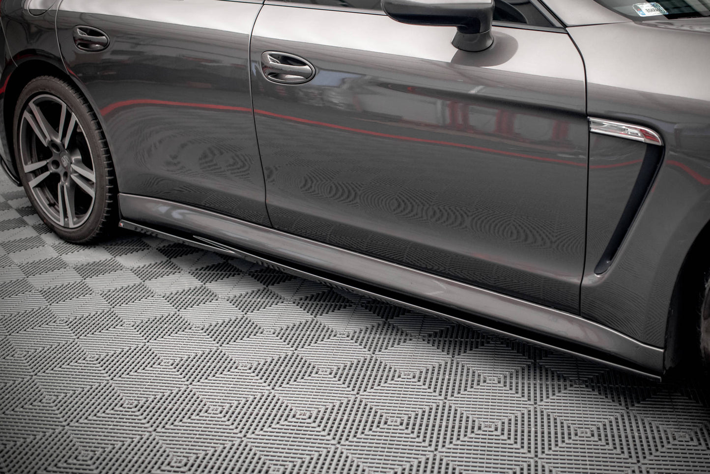 Side skirts diffusers v.1 porsche panamera / panamera diesel / panamera turbo 970