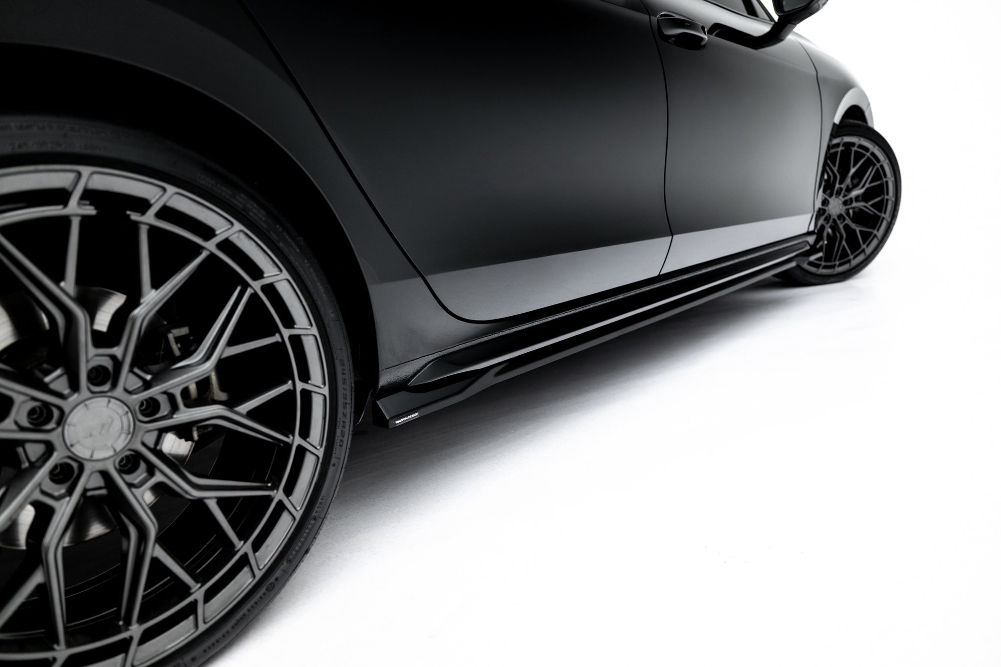 Sivuhelmat diffuusorit v.1 Skoda Superb Sportline mk4