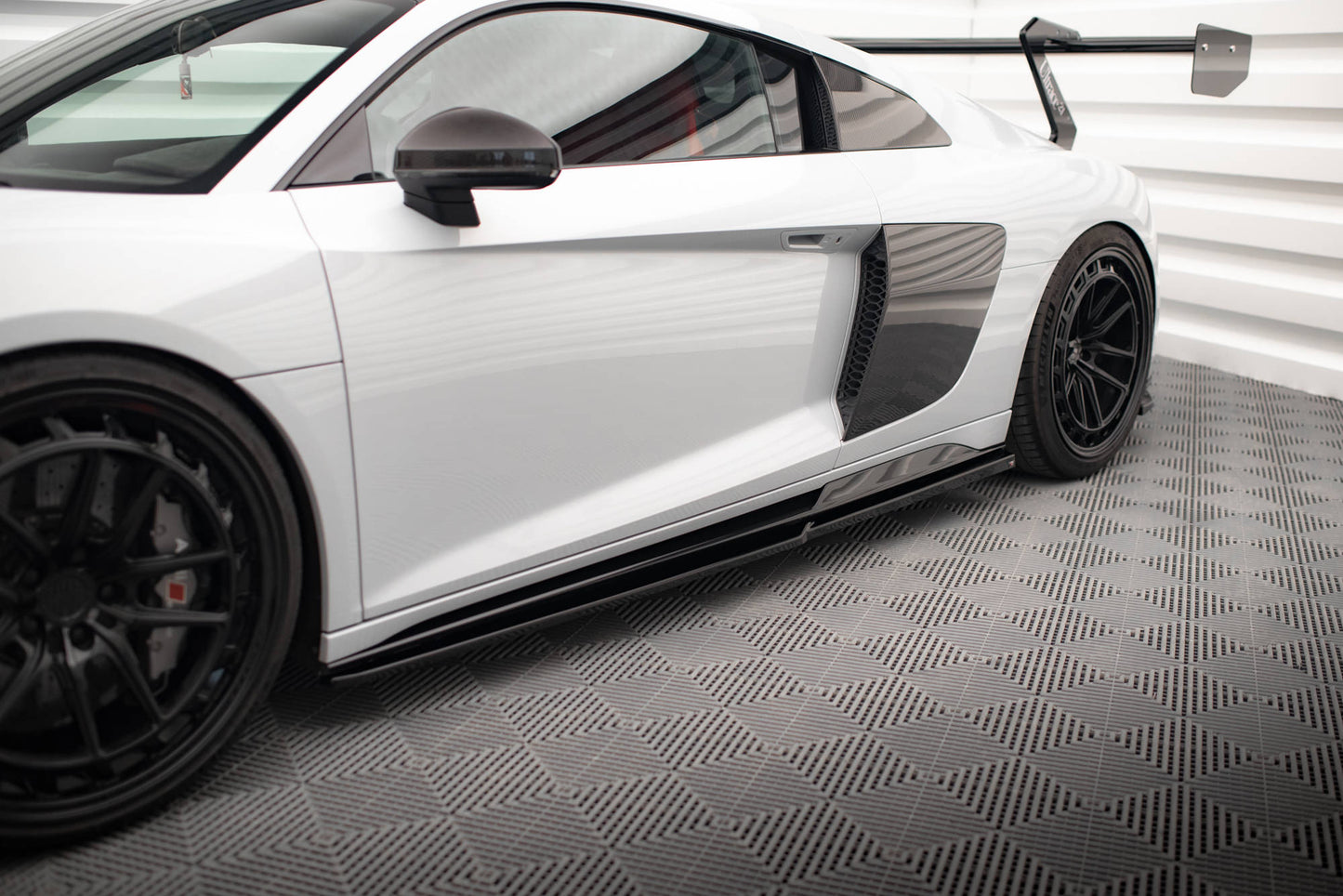 Side skirts diffusers v.2 audi r8 mk2 facelift