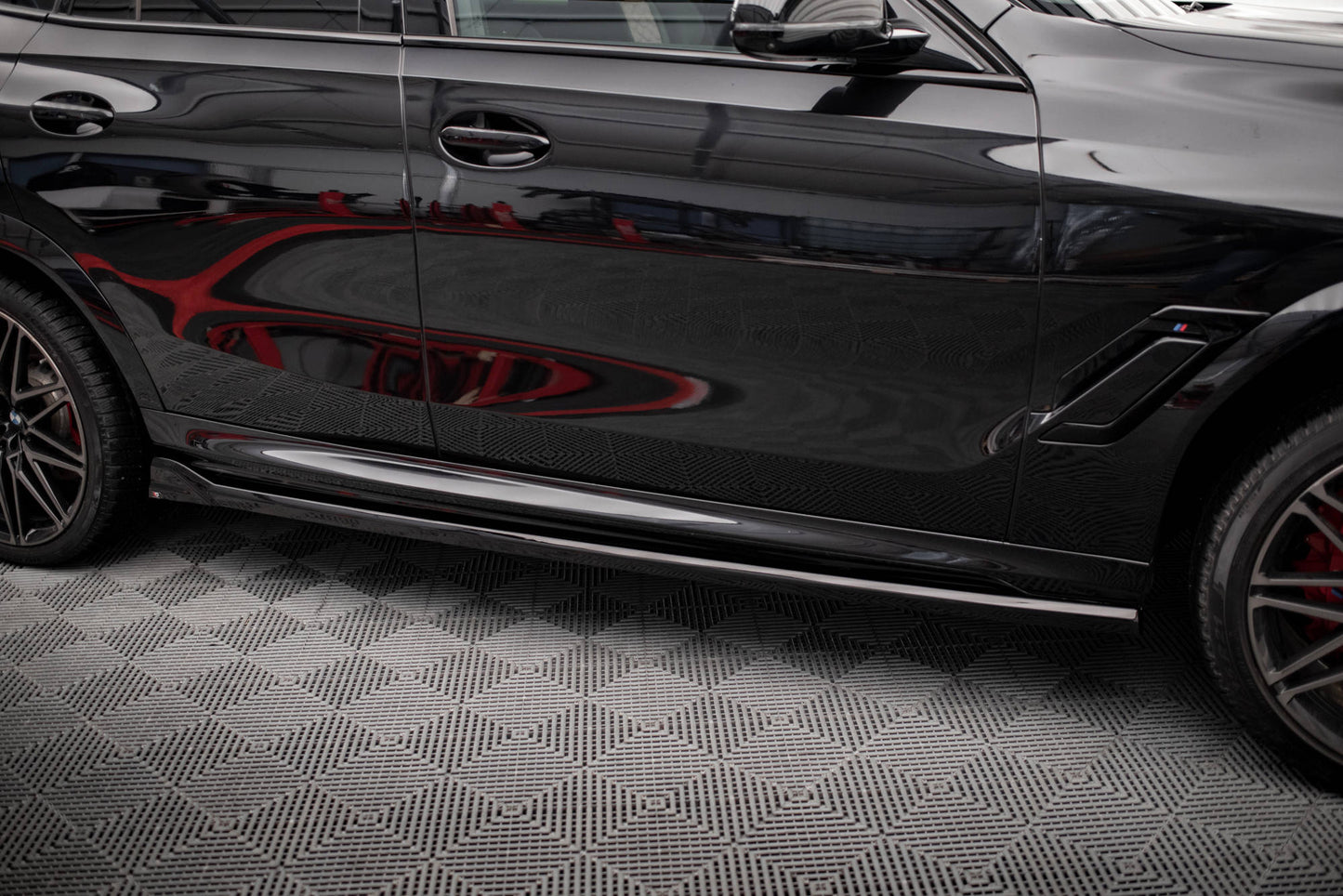 Side skirts diffusers v.2 bmw x6 m f96 / x6 m-pack g06